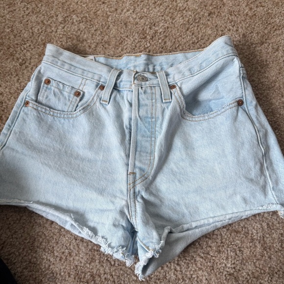 Levi's 501 Original short slim fit denim shorts in light wash blue - Picture 3 of 5